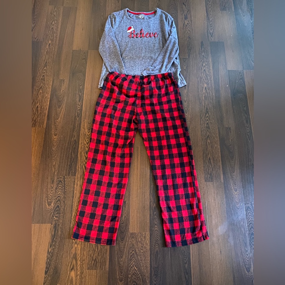 Holiday Pajamas set medium (Cart A-111)
